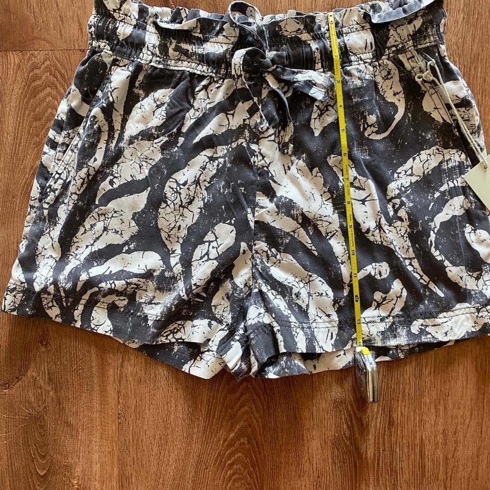 Joie Charcoal and Cream Abstract Print Pull-On Shorts - Picture 4 of 5